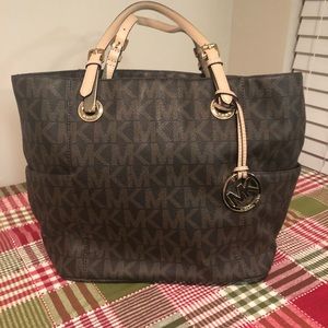 MK Jet Set.. great condition! used twice!